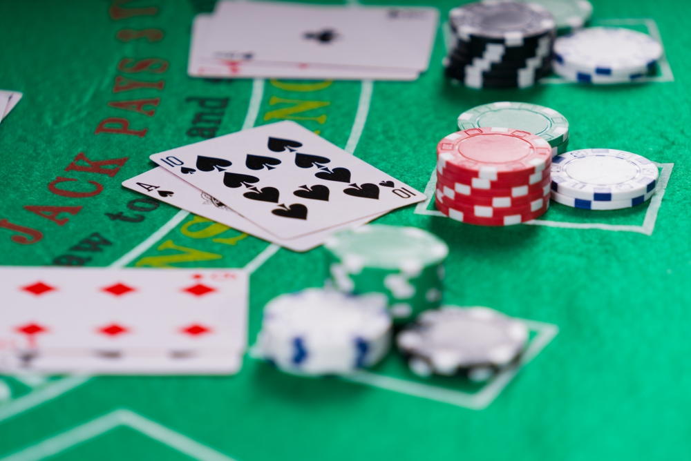 210 Bezmaksas griezieni bez depozīta Roaring 21 Kazino